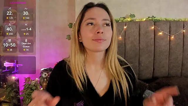 LanaMills_'s cam snapshot