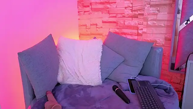 paulette_dupont's cam snapshot