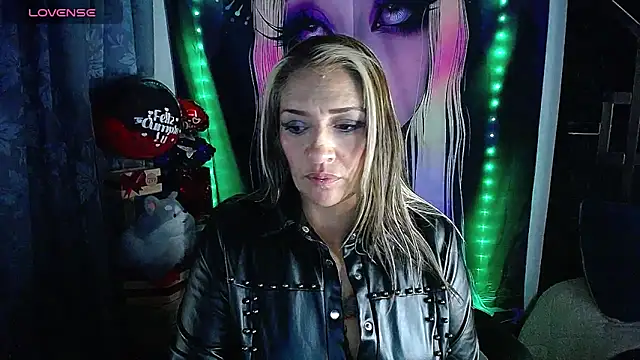 Meganbaiker live sex cam