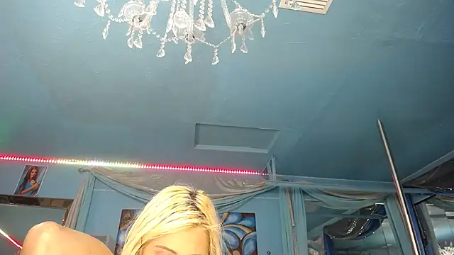 ADRIANNA_FOX's cam snapshot