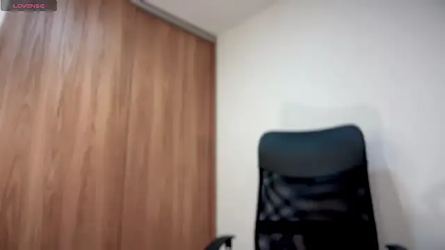 Toy_boy777's cam snapshot