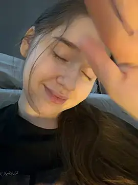 HornyGirlH live sex cam