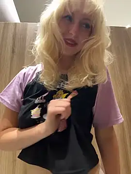 RonnieKiss live sex cam