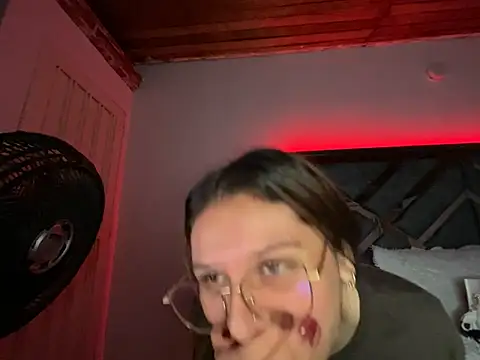 alison_parkerr26's cam snapshot