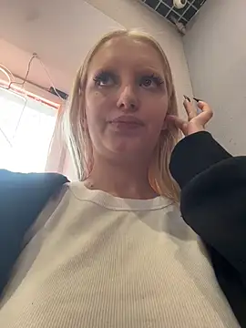 Milkyy_wway's cam snapshot