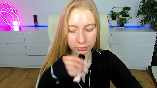 Alina_Blonde live sex cam