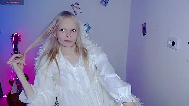 Emily_Nyaffee live sex cam