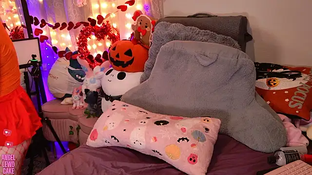 Angel-Lewd-Cake live sex cam