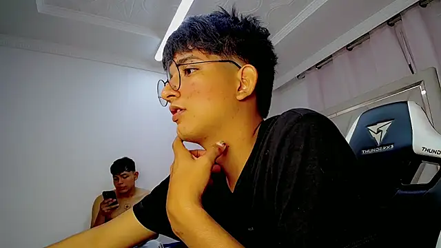 Maxwell_boys live sex cam