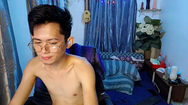 UrAsian_Playboy69's cam snapshot