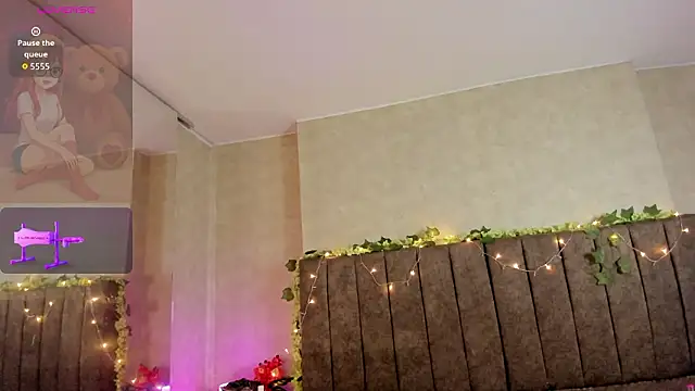 LanaMills_'s cam snapshot