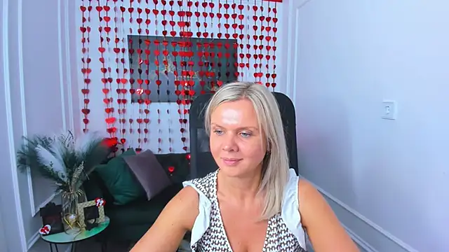 AgathaKlouin live sex cam