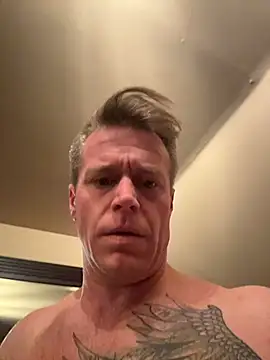 DILFiGuess1 live sex cam