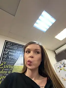 MarilynNova live sex cam