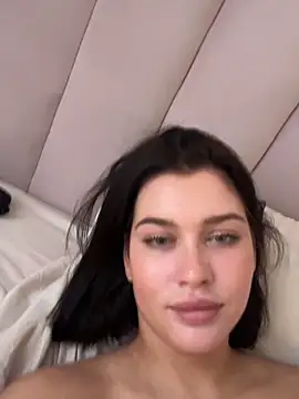 KikiWatson live sex cam