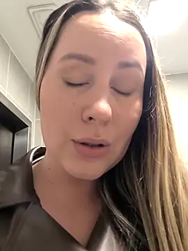 Mona_Plus live sex cam