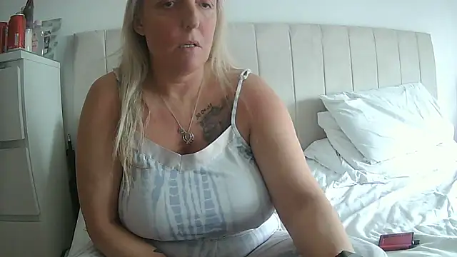 theblondecocklover live sex cam