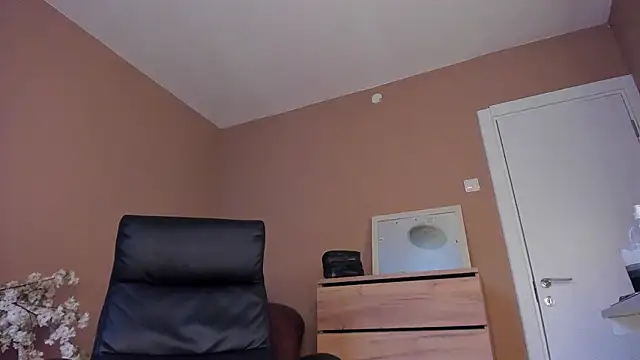 KaylaLaine live sex cam