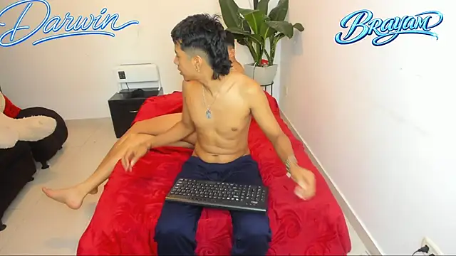 darwinandbrayann's cam snapshot