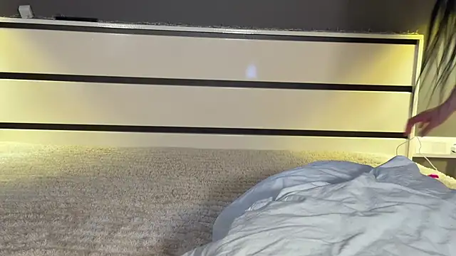 AuraXO's cam snapshot