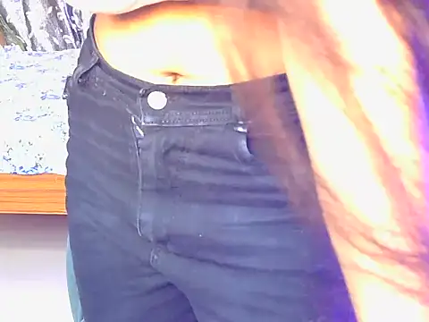 alaviya-19's cam snapshot