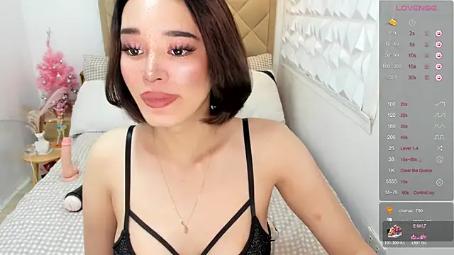 TsHeartXxx live sex cam