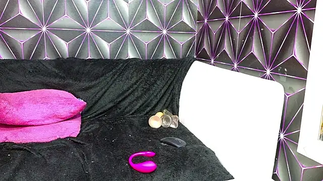 Shantall_ks's cam snapshot