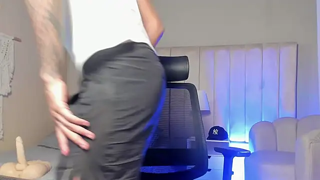 Aron_Bolt live sex cam