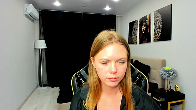 Strawberrye live sex cam