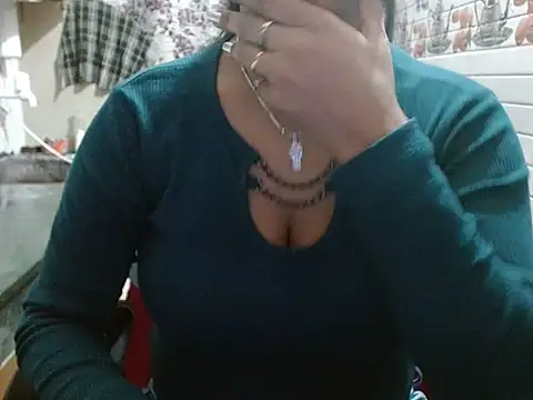 LovingPihu's cam snapshot