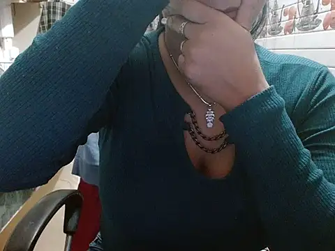 LovingPihu's cam snapshot