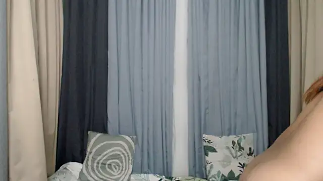 Yourscarlette_Slut live sex cam