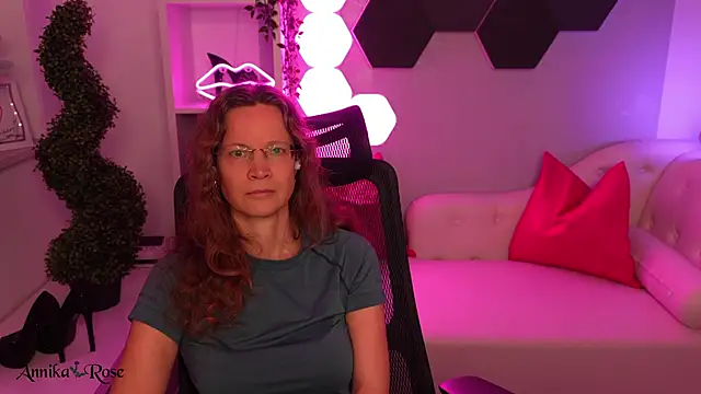AnnikaRose live sex cam