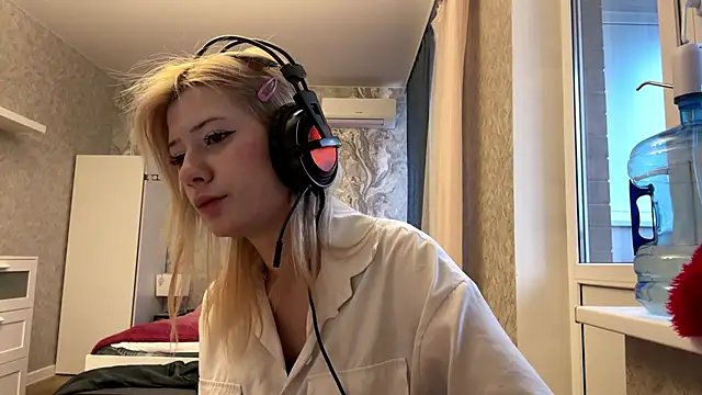 LadyFoxLove's cam snapshot