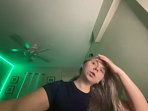 HappyIva's cam snapshot