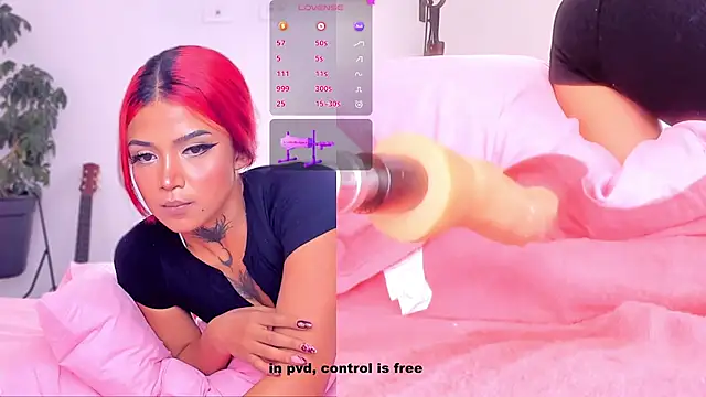 revy_blacck live sex cam