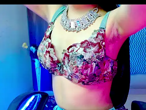 Roiseeee live sex cam