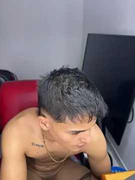 Alex_mojica live sex cam