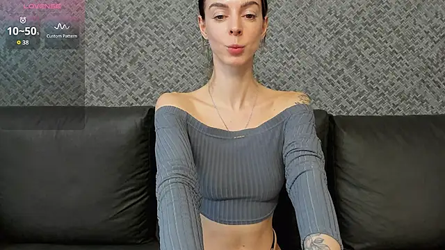 XValkyrieX live sex cam