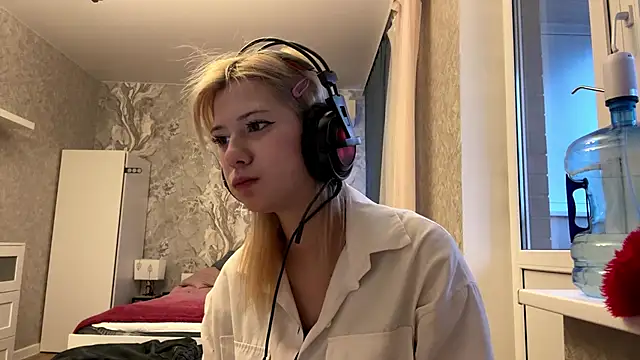 LadyFoxLove's cam snapshot