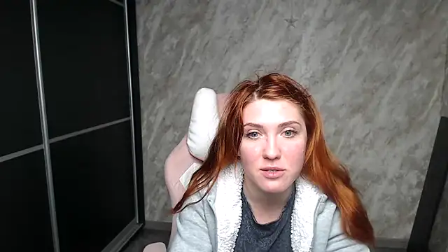 Reginasmilee live sex cam