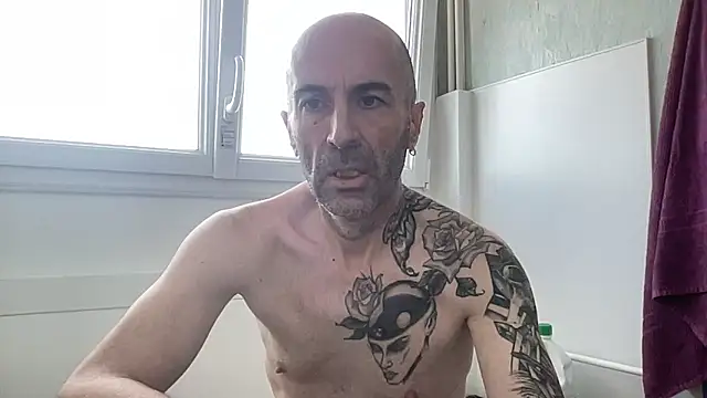 slave44nantes's cam snapshot