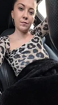 Risky_julia2330's cam snapshot