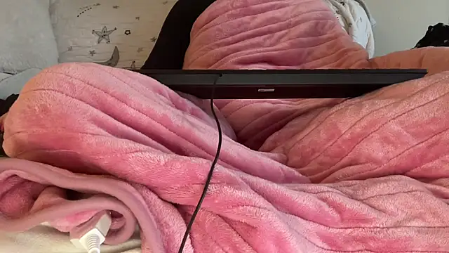 18yoteenvirgin's cam snapshot