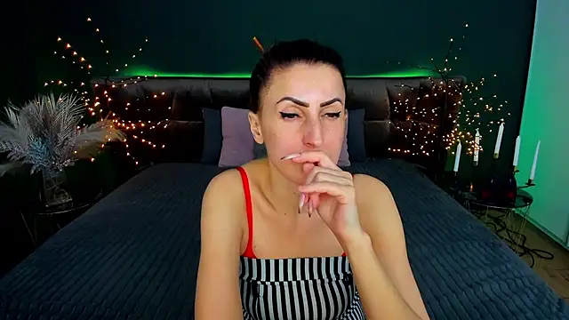 Rebecca_Diamond's cam snapshot