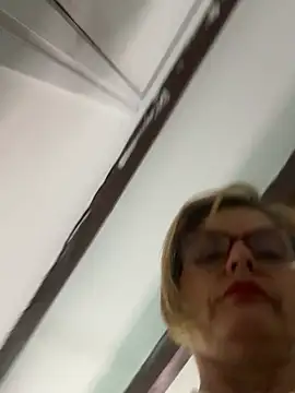 Adeellee_'s cam snapshot