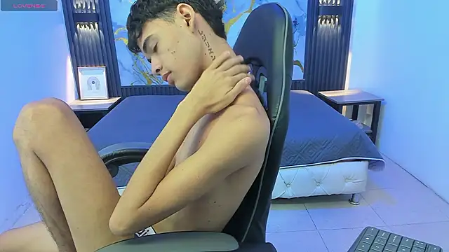 Dark_Desiree18 live sex cam