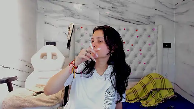 Ari_and_Storm's cam snapshot