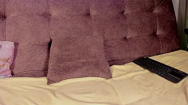 violet_77711's cam snapshot