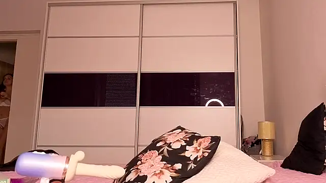 dottika's cam snapshot